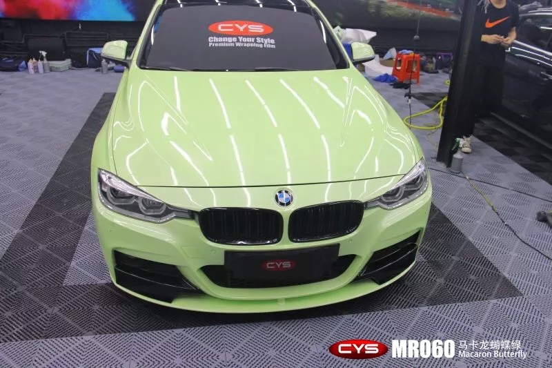 宝马320i马卡龙蝴蝶绿车身改色贴膜