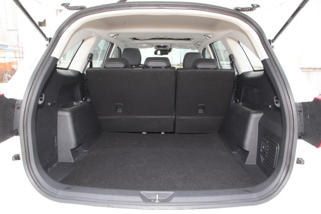 驭胜s350空间表现不错,腿部头部空间都挺舒适,带来更好的乘坐感受.