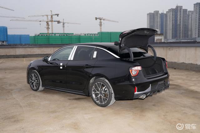 领克03车尾_方向盘_气囊