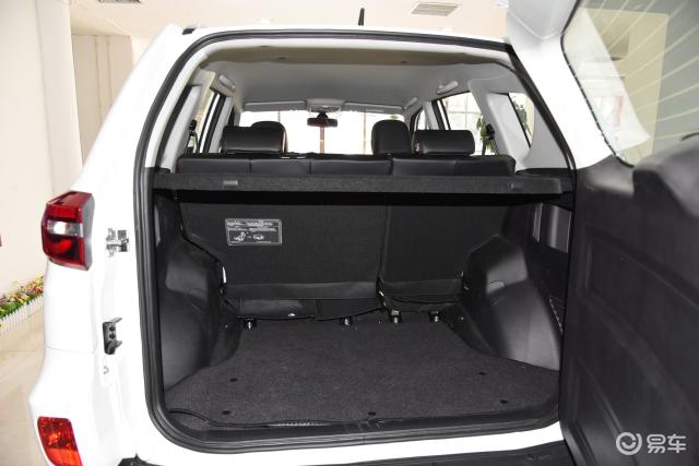 凯翼x3后备厢空间的表现比较不错,开口大小符合它的定位,一家人的置物