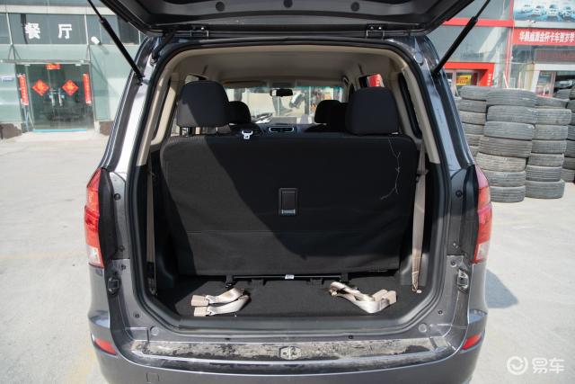 斯威x2后备厢空间表现中规中矩,如果需要装一些较大的物件,后排座椅还