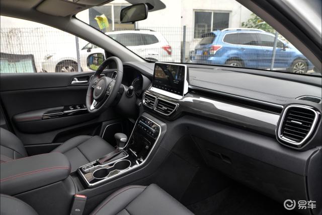 起亚kx5内饰_后排_动力