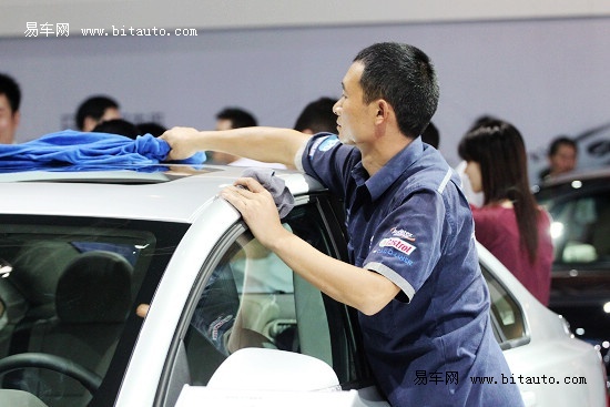 成都国际车展亮眼人群瞬间之展车防损员篇