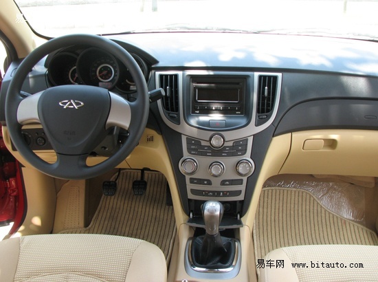 2011款奇瑞a3内饰