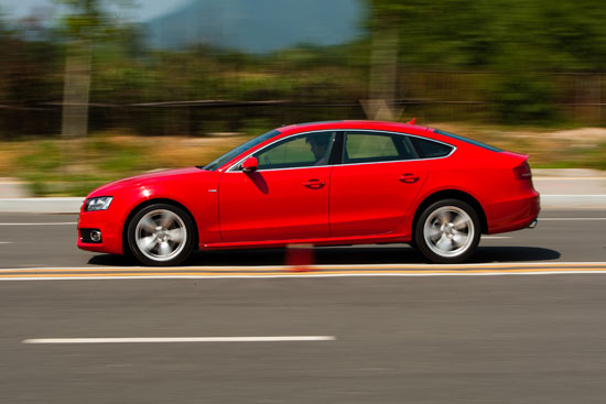 汽车以5m/s^2的加速度刹车做匀减速直线运动,求停止运动前最后1妙内