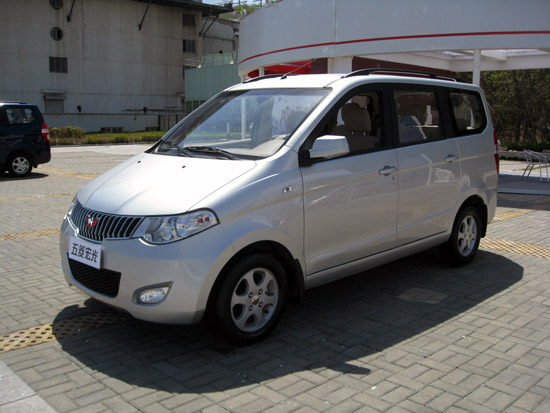 五菱宏光s报价 五菱宏光s车险多少钱