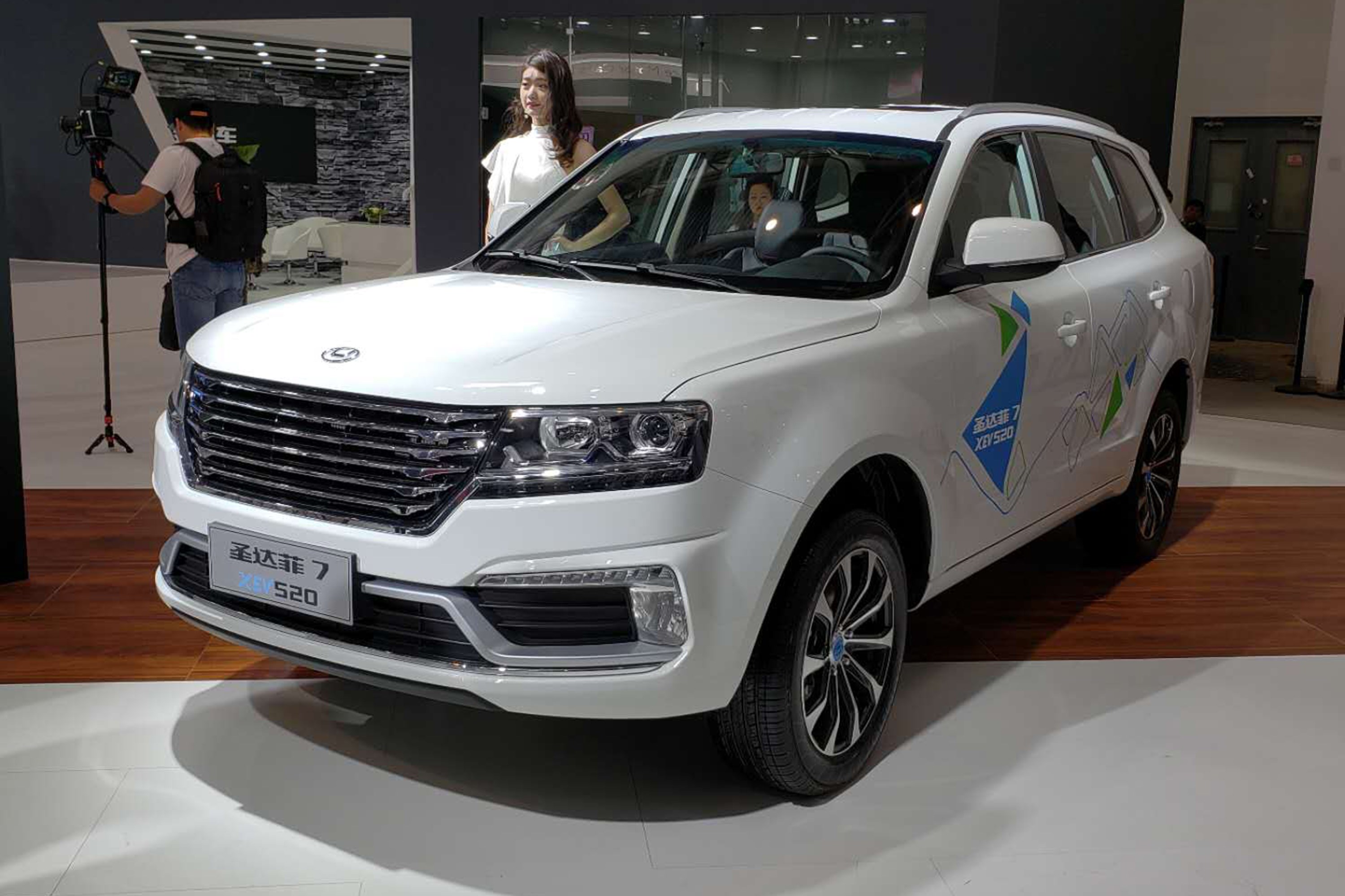 该车定位于中型纯电动suv,其最大续航里程400km左右,考虑到华泰旗下