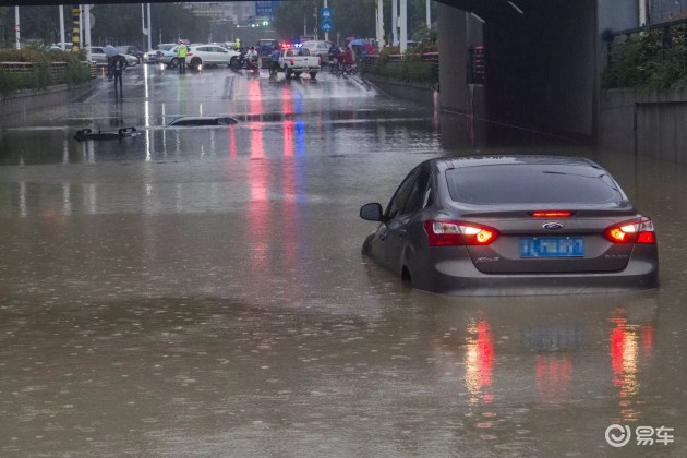 “龙舟水”来袭 暴雨天气这样开车更安全！