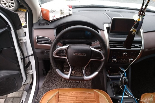 款同等价位的车,买t5的时候,我除了最爱的外观,还觉得它内饰比较高档