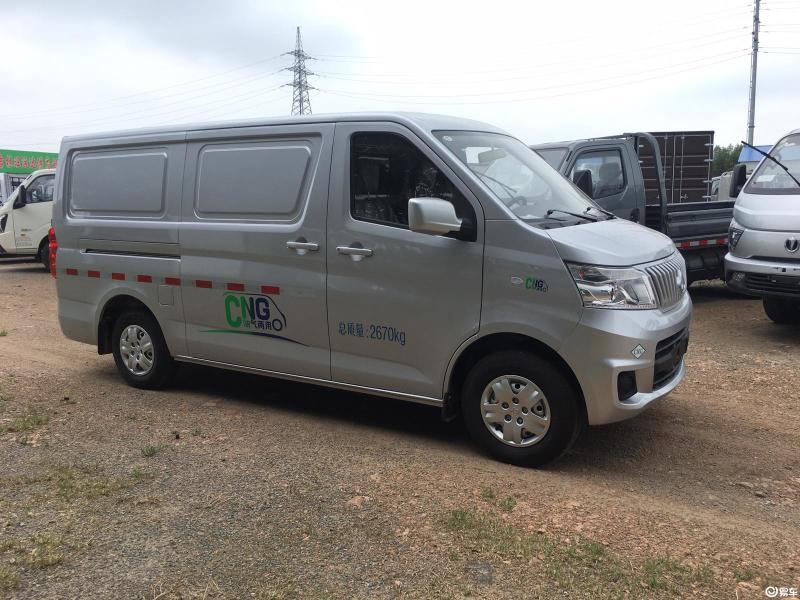 睿行m80 2018款 改款 1.5l 手动 基本型 cng厢货平顶背掀门 2座 国v