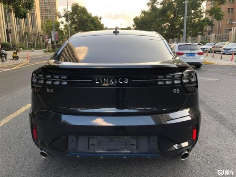 领克05 2020款 2.0td 手自一体 两驱 耀halo