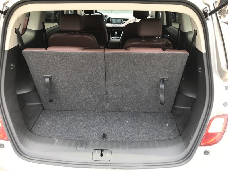 点评 别克gl6点评 点评详情#不满意 后备箱相当于没有,座位收起来还行