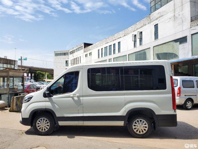 上汽大通maxus v90 2020款 运杰版 2.0t 手动 短轴中顶 6座