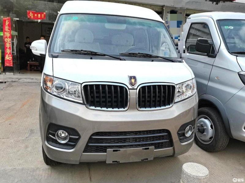 与时尚气息的高定设计又能多拉货,看起来还大气,因为这个车型是面包车