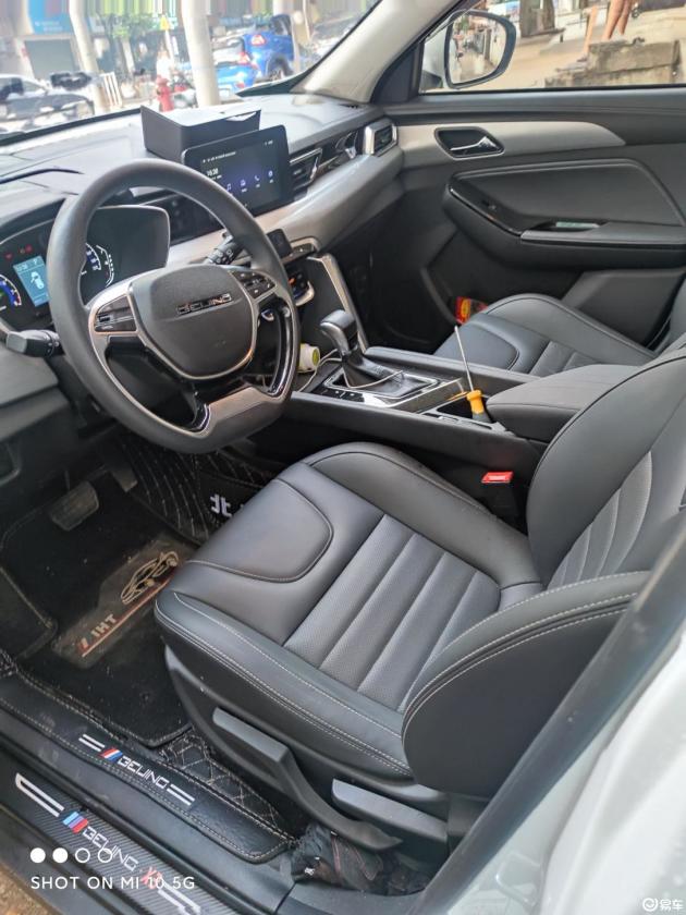 查看完整点评>>综合感受北京智达x3:空间表现一般,后排完全不挤,毕竟