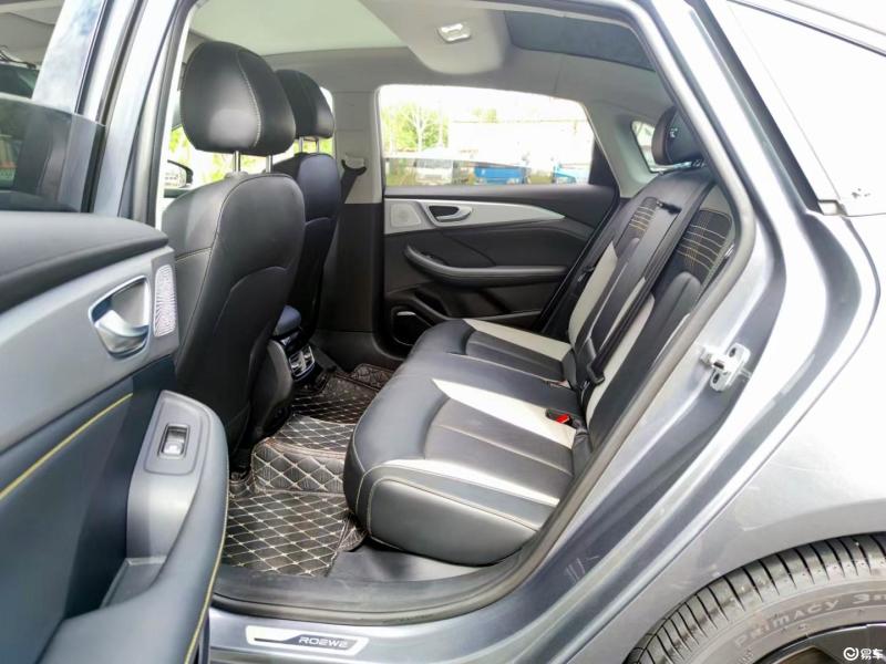 陆陆续续看了伊兰特,荣威i6max,轩逸,名爵5,名爵5太激进,后排空间也偏