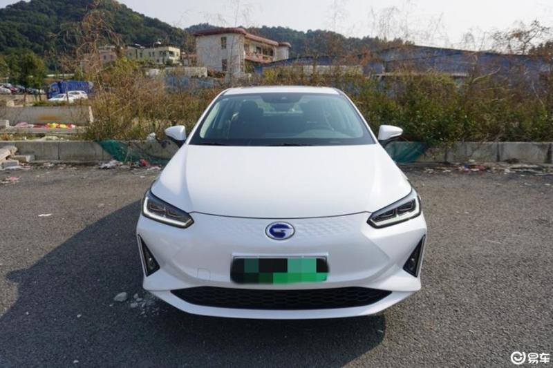 起初我看到标的时候很排斥,因为是传祺标,不是丰田标,不过试驾后我