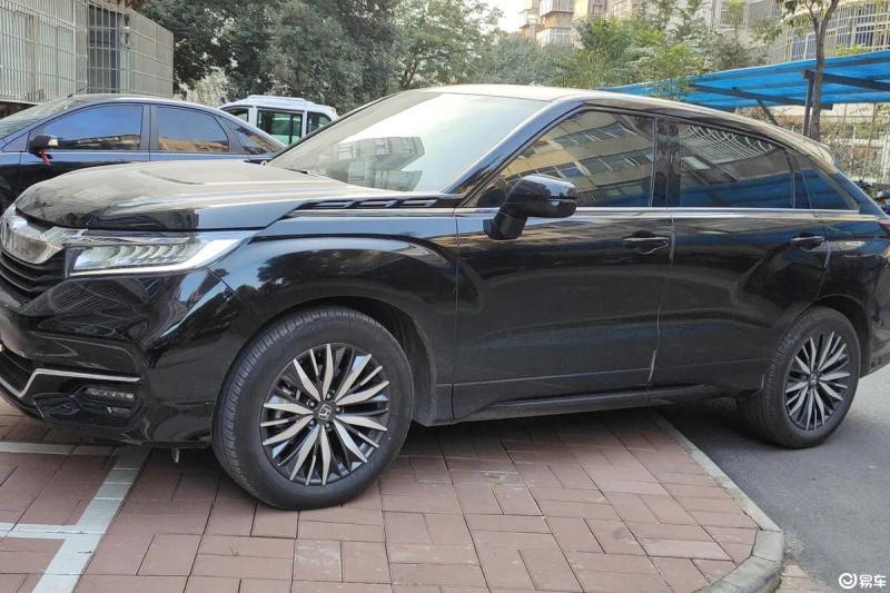 车长有将近5m7,车内空间自然没有狭窄的感觉,本田的车型在日系车