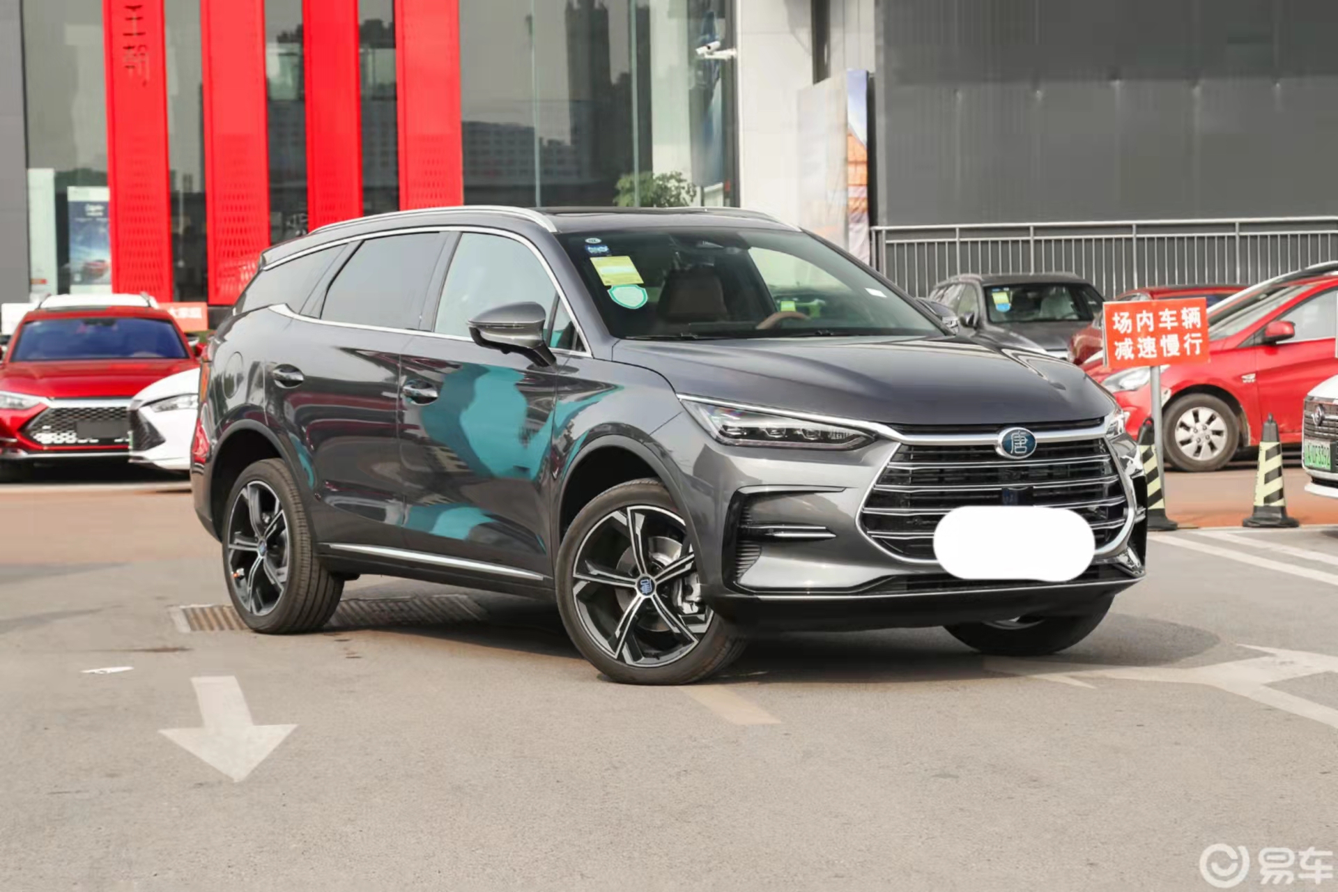 新能源"熊熊战火",比亚迪唐dm-i和问界m5哪个更值?