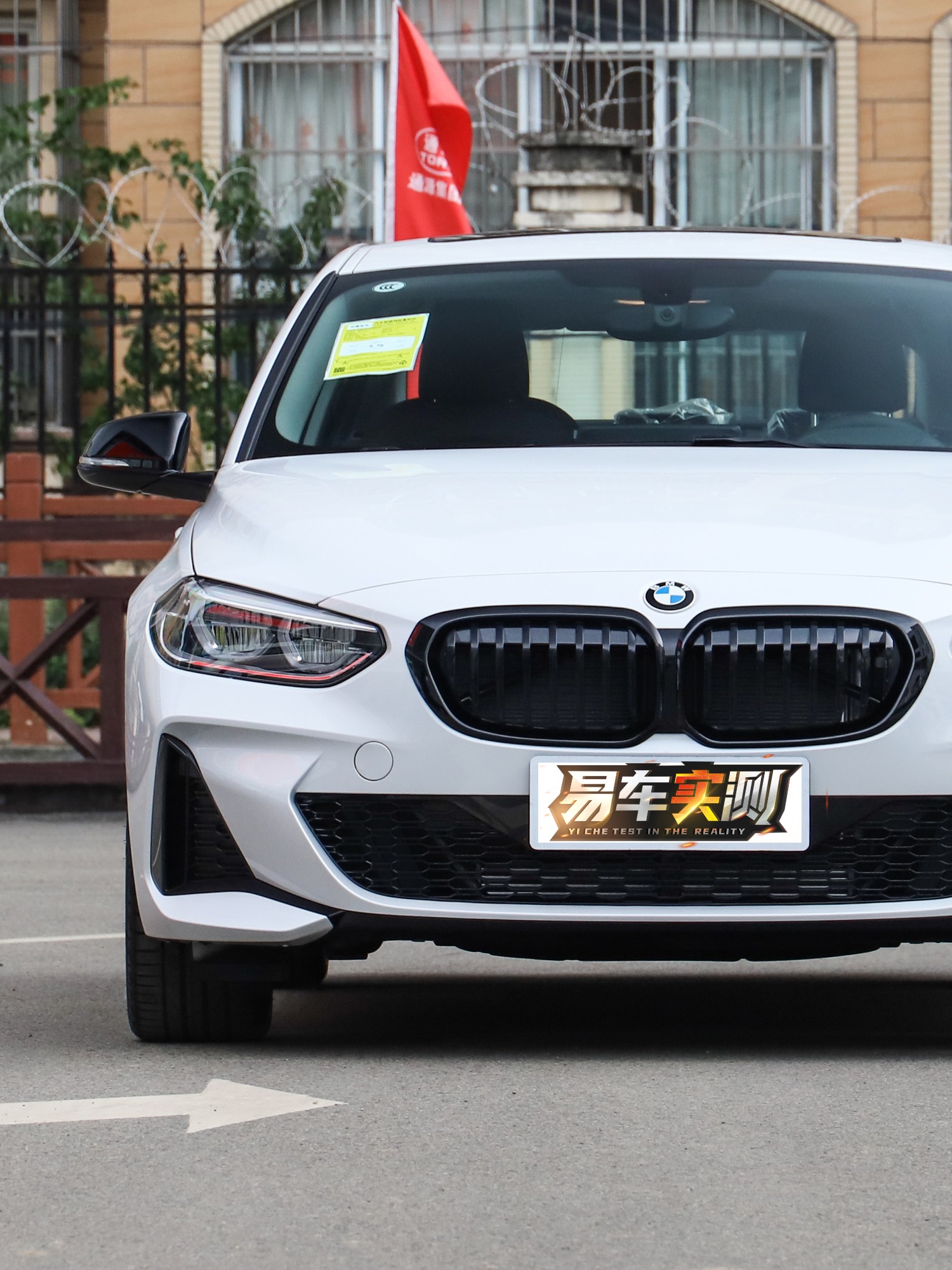 宝马125i运动曜夜落地要多少?