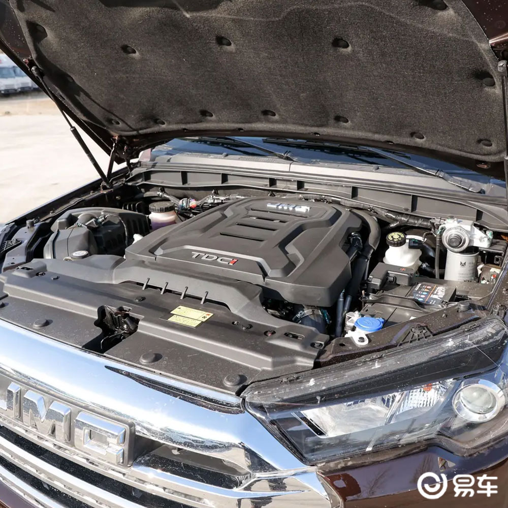 直喷式柴油发动机的燃烧室有什么特点?