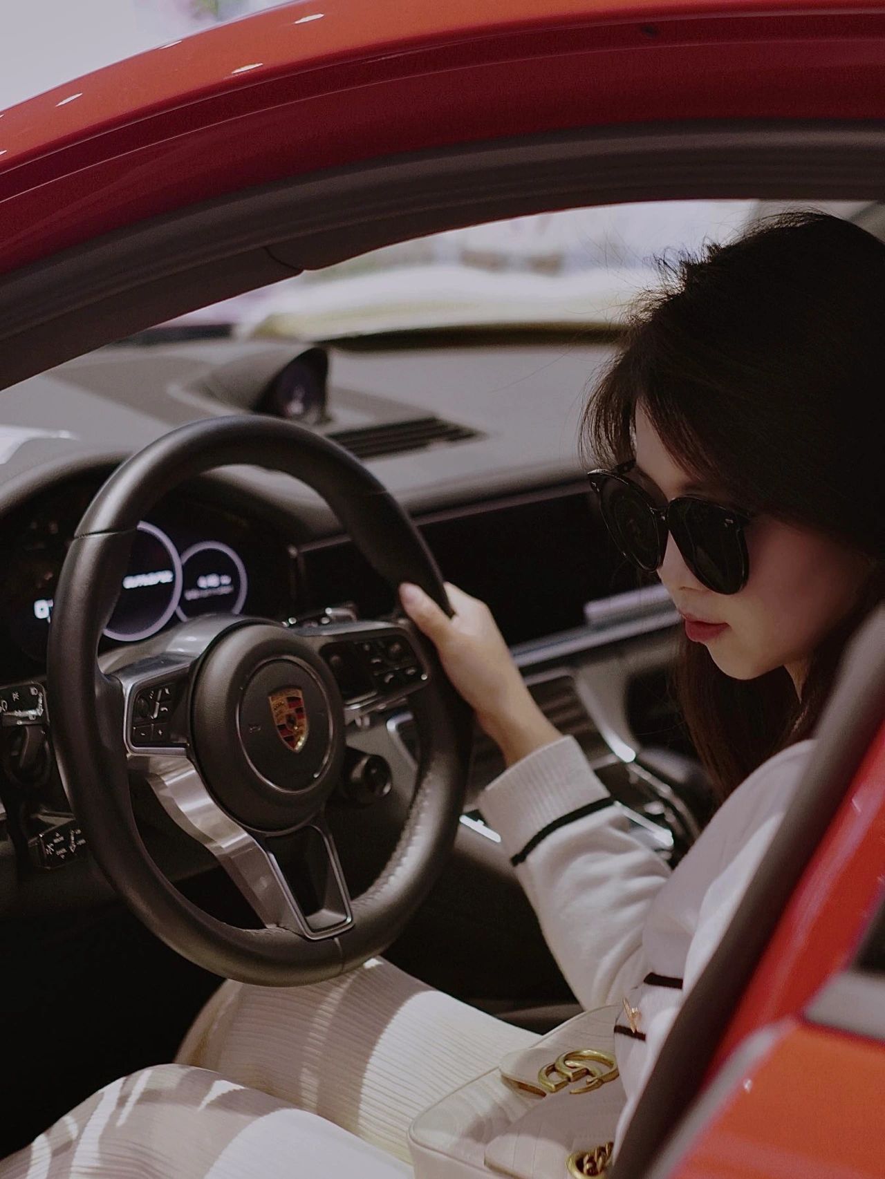 仙女座驾保时捷718太帅了吧! 跑车真的是浪漫女孩一生的梦