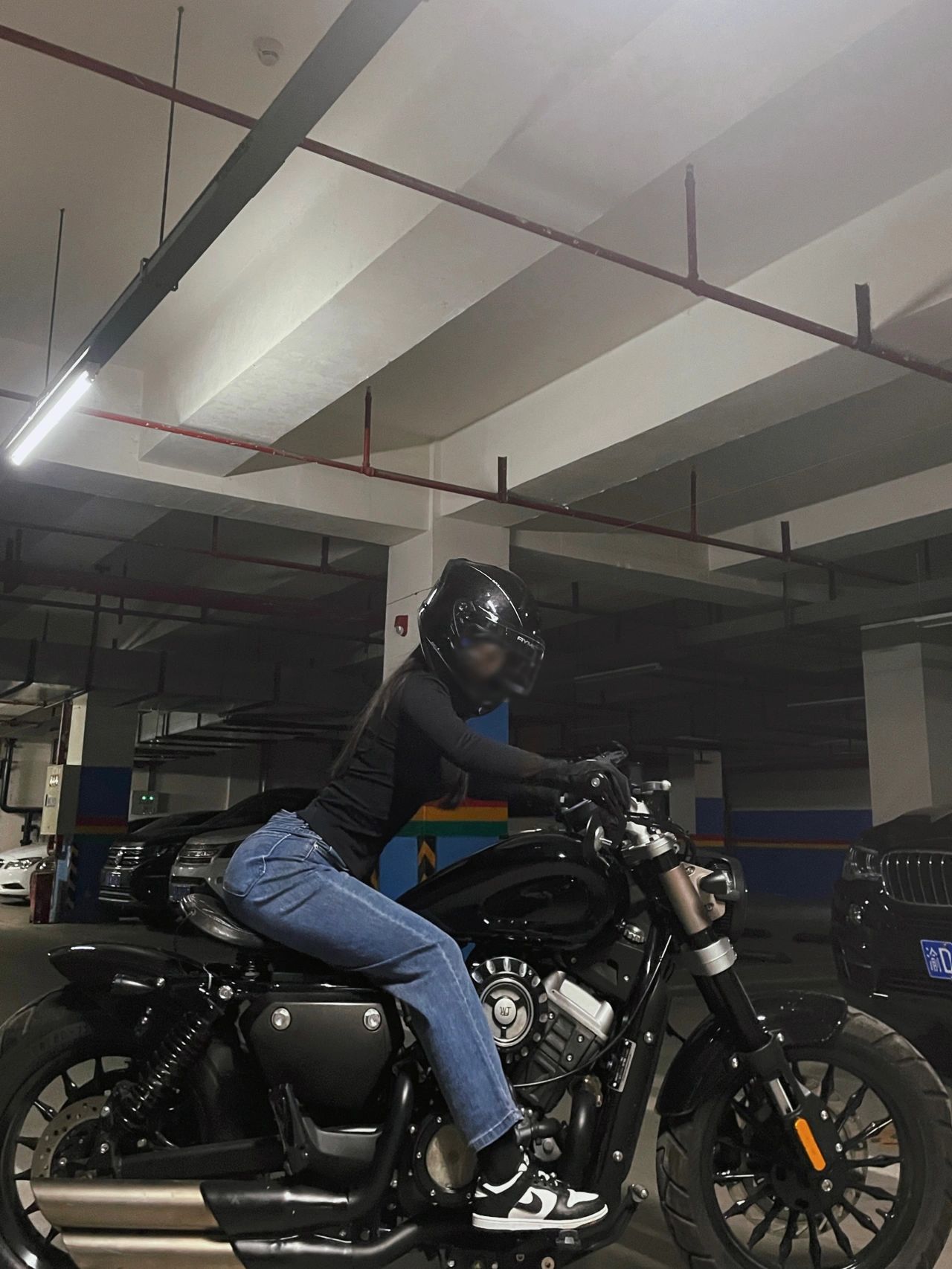 坚毅不屈的机车女骑士,刚柔并济!_美女合集社区_易车社区