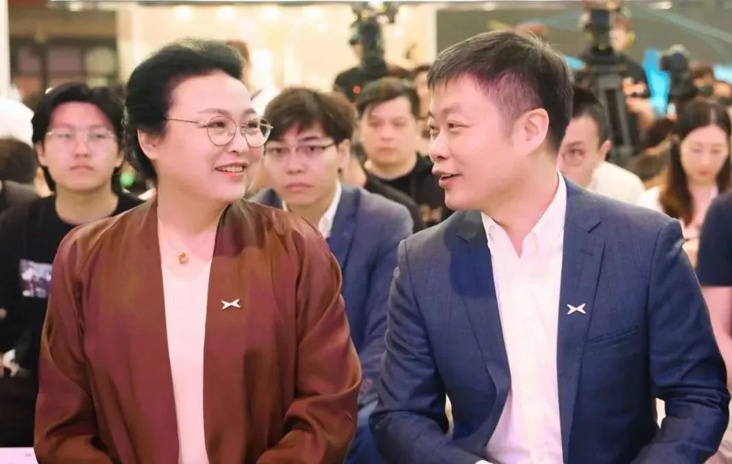 小鹏g6亮相,王凤英何小鹏夏珩三人同站台_汽车杂谈社区_易车社区