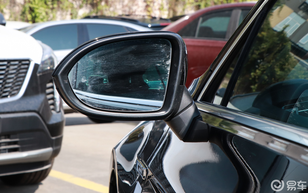 迈腾如何储存倒车时外后视镜设定?