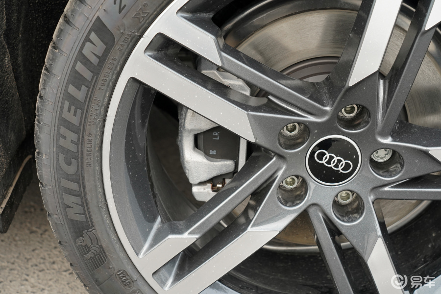 奥迪a4l上使用有运行方向限制的轮胎需要注意什么事项