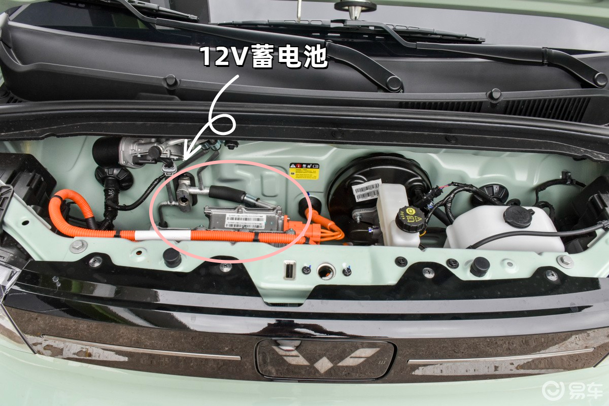 五菱宏光miniev的12v蓄电池在哪个位置?
