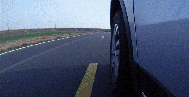 跑偏是指汽车直线行驶在平坦的道路上,方向盘打正行驶时,车辆向右或