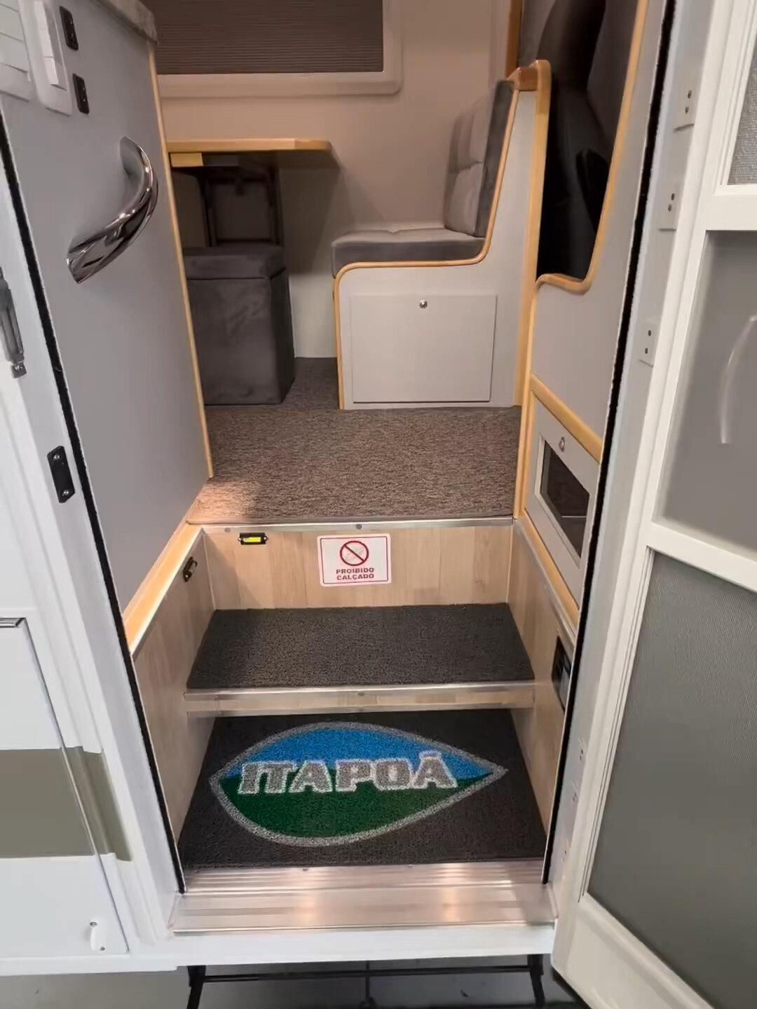 今天带大家看一款奔驰sprinter517c型房车吾字饭否普通车辆只能解决