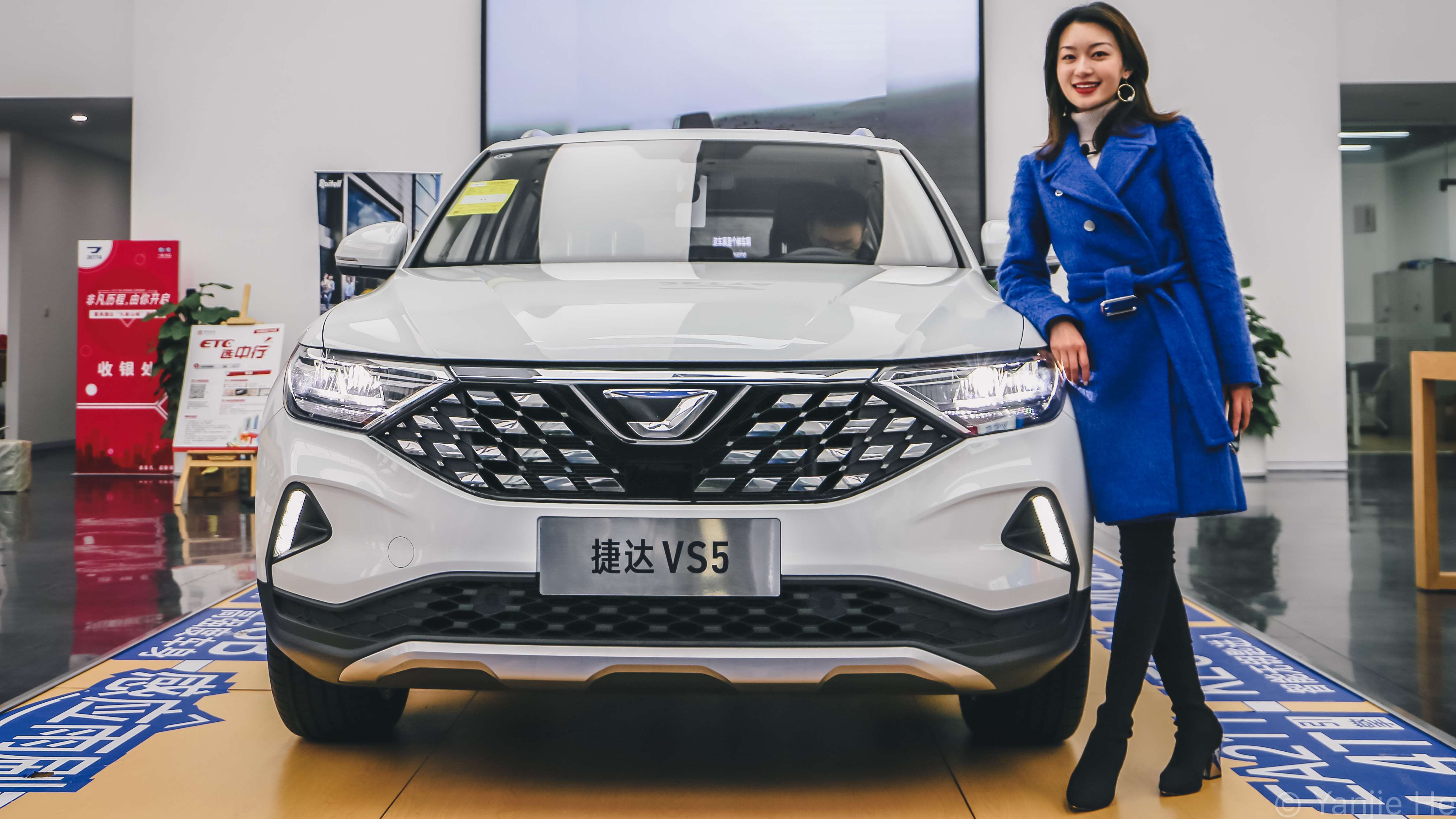 vlog-车魔pk车模 suan姐带你逛2019重庆车展