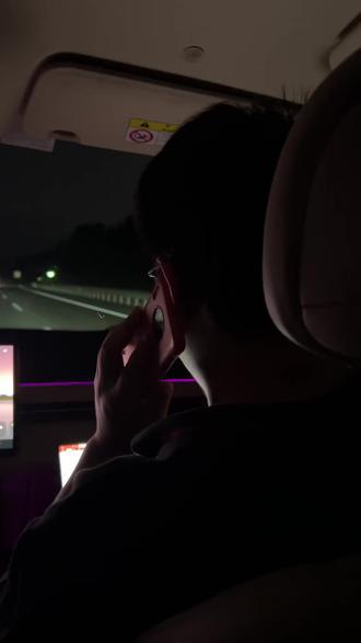 问界M7智驾，夜间行车，四平八稳，让办公无忧