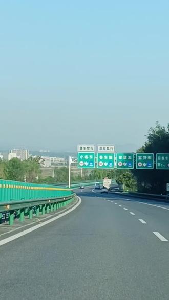 注意车道车速“避险车道”“进服务区”_易车小视频