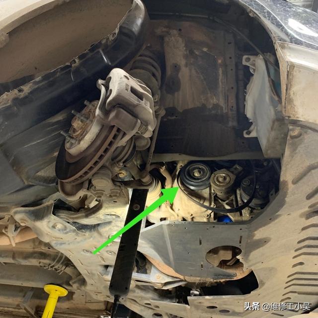 下图1是旧涨紧轮,用手快速转动可以听到轻微的异响,2是新涨紧轮.