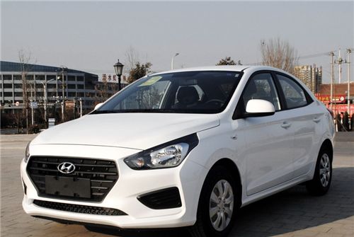 北京现代瑞纳拥有很炫酷的外形颇具未来的感觉