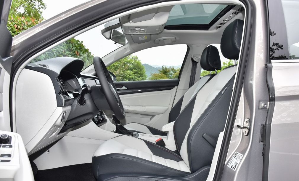 大众宝来(参数|询价|图片):空间方面不需要我多说,坐进去你就会体验到