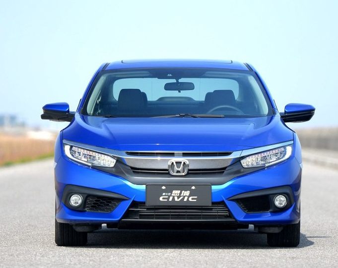 本田思域非常简洁的整体设计给人一种豪华感