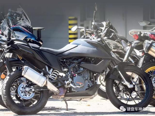辐条轮和铝轮版ktm390adv相继曝光新增车身拉花无限接近量产