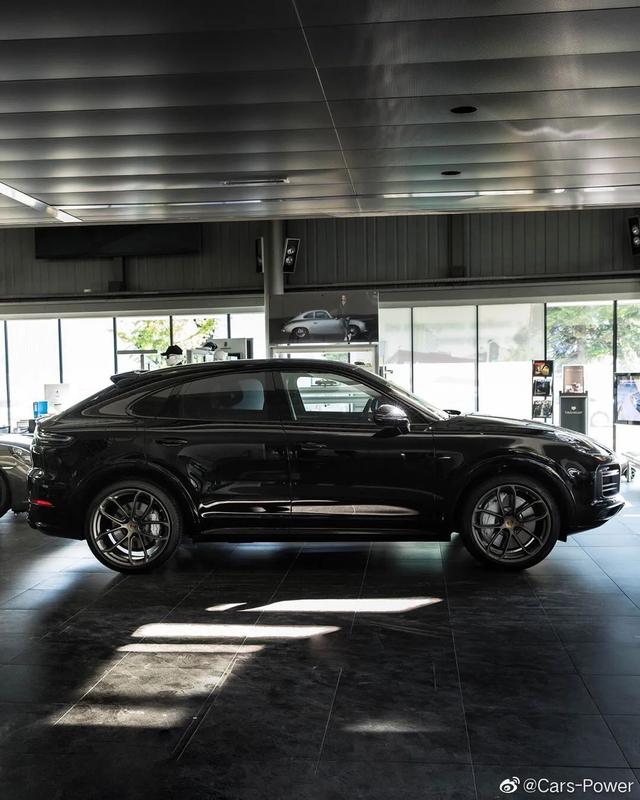 原厂黑化全新保时捷卡宴turbocoupe美到极致