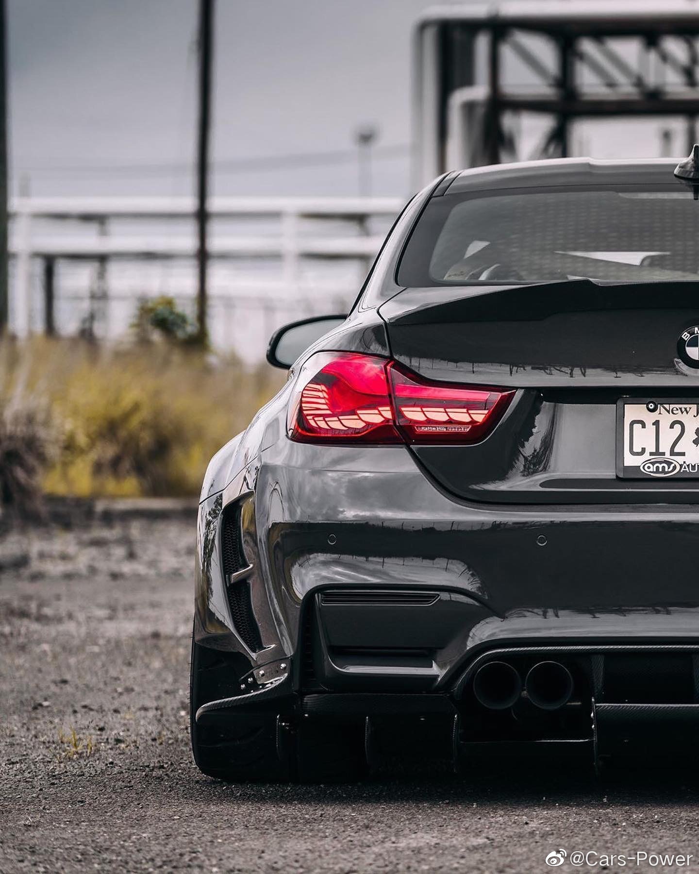 我去这是我见过改的最凶的宝马m4超超超宽体超超超低趴还有防滚架