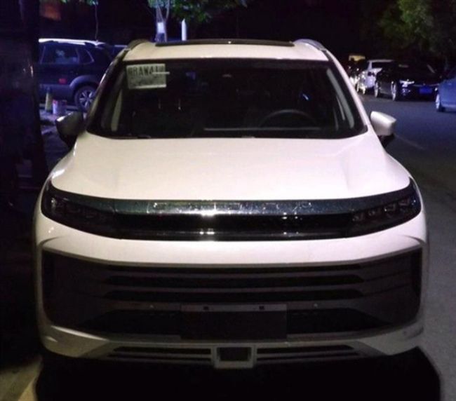 全新星途lx亮相街头轴距2米6连屏内饰奇瑞冲高成了