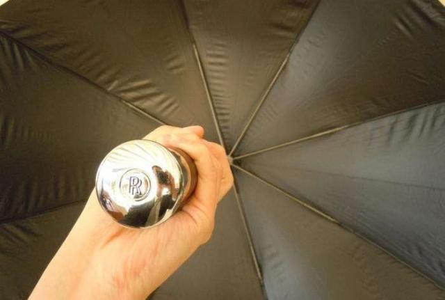 劳斯莱斯的雨伞价值10万那成本是多少呢厂家说出实话