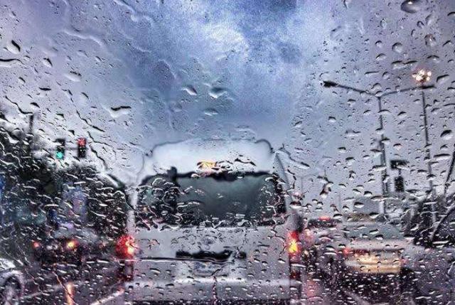 67高速开车突遇大暴雨不要怕做好三点安全行车家人放心