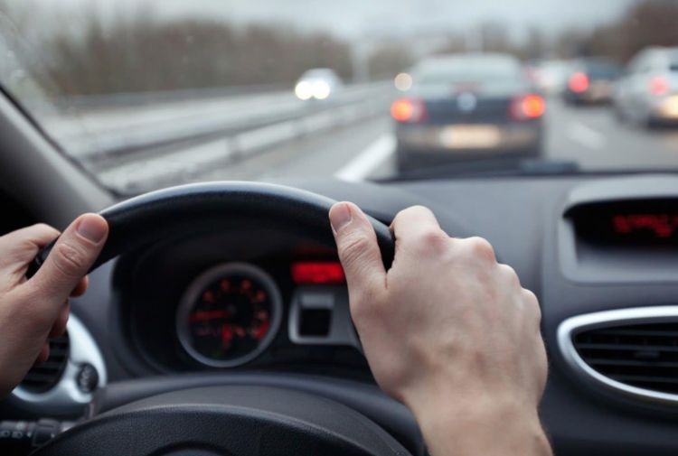 怎么看一个人开车稳不稳不看车技看这五个驾驶习惯