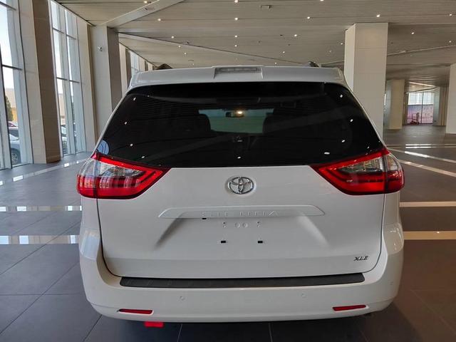 全新丰田塞纳xle真皮版前脸虽丑却是商务利器空间绝对一流的