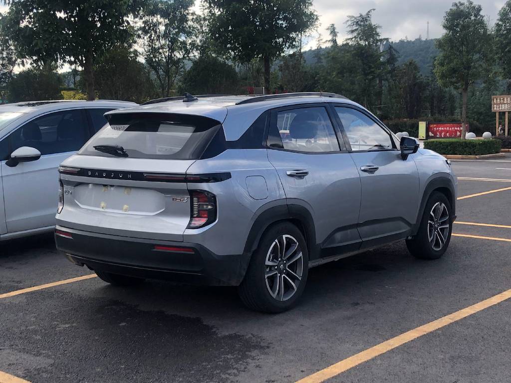 新宝骏rs-3官图发布!有望在今年10月正式上市!_易车