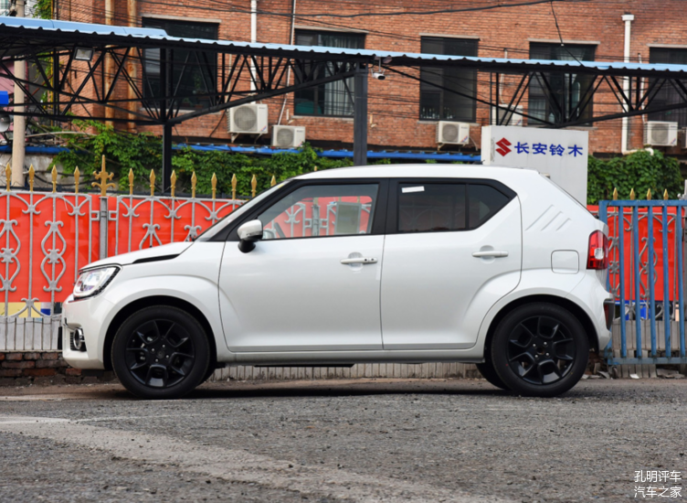 小车也可以很有魅力铃木微型suv颜值到位空间不小